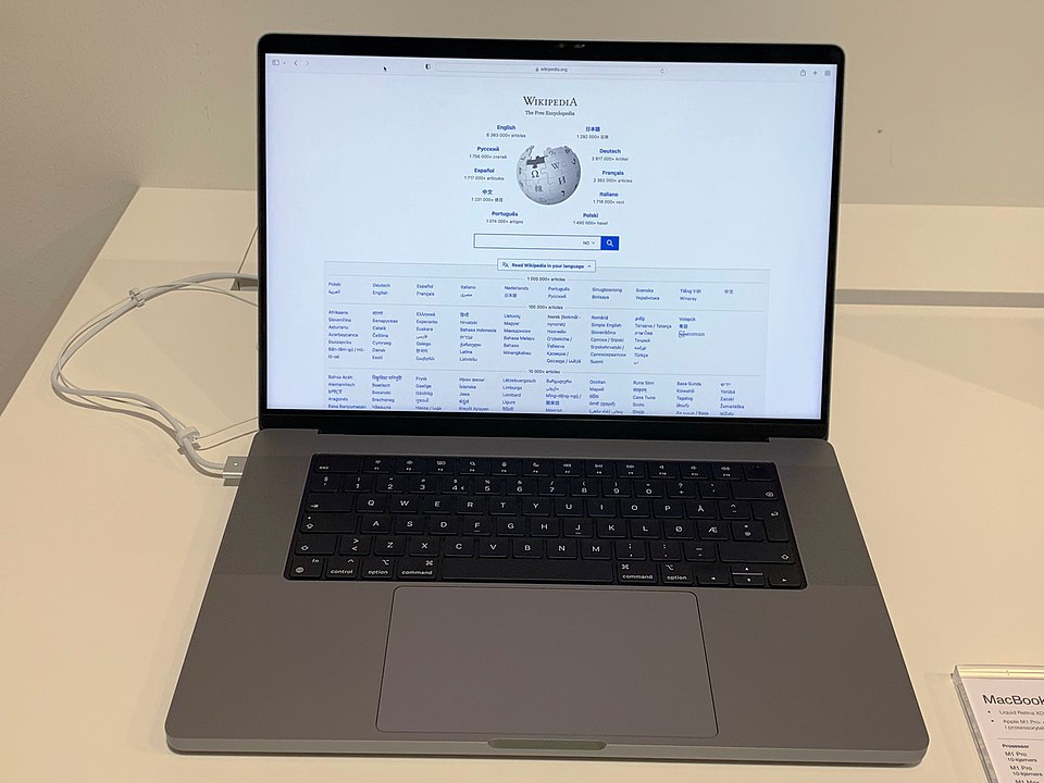 Apple MacBook Pro M2